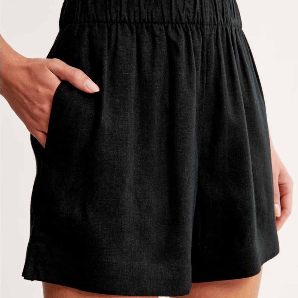 Abercrombie + Fitch Black Linen Pull on Shorts.